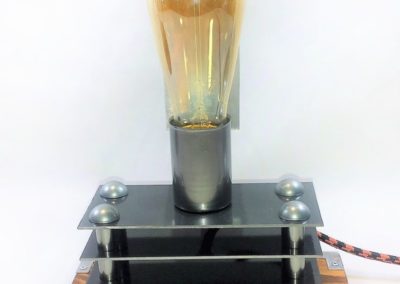 Lámpara de mesa modelo Edison creada por Quiero Luz Talavera, tienda de iluminación original