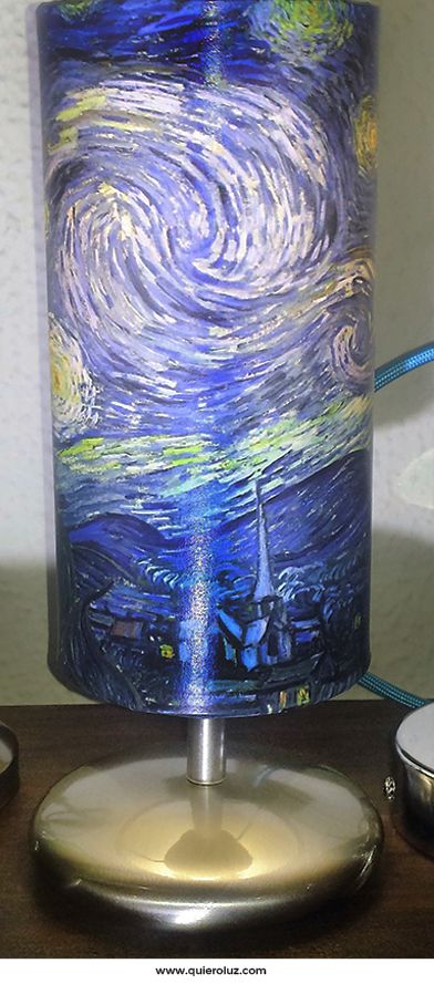 Lámpara de mesa estilo Van Gogh creada por Quiero Luz Talavera, tienda de iluminación personalizada