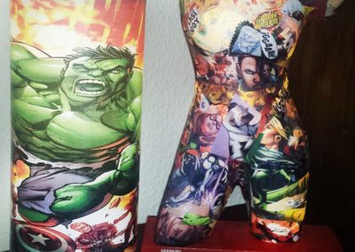 Lámparas de mesa con estampados de comic creadas por Quiero Luz Talavera, tienda de iluminación original